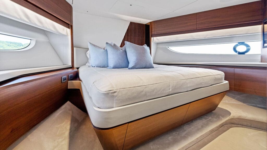 Raw Bar master stateroom