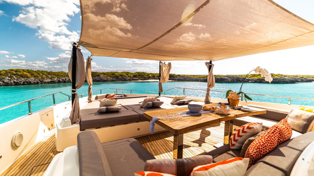 FIFI Custom Line 108 Sun Deck