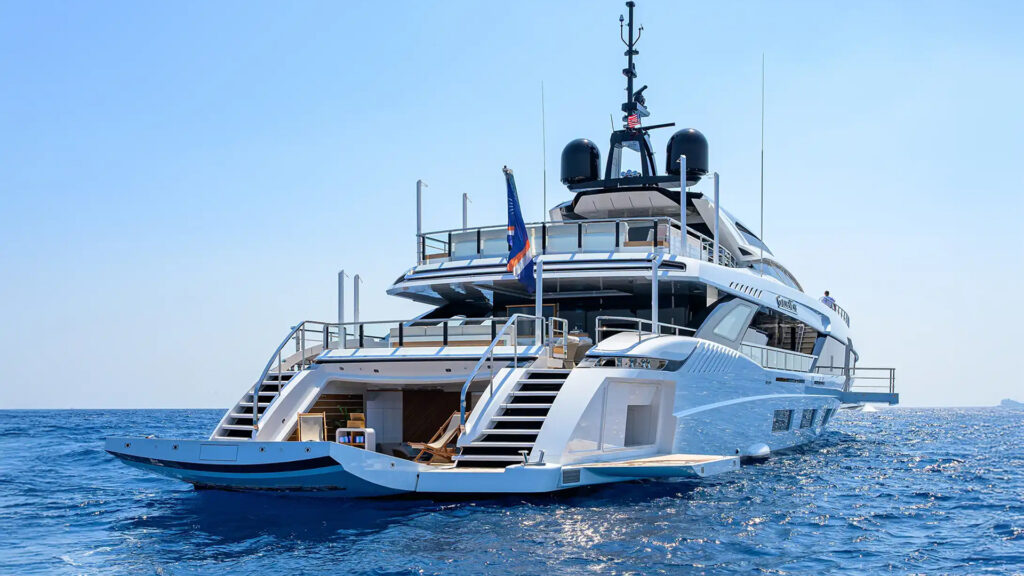 Mangusta Gransport 54 Exterior