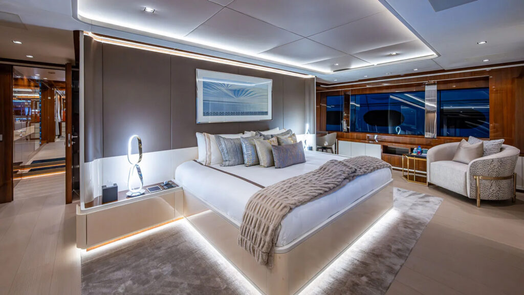 Mangusta Gransport 54 Master Stateroom