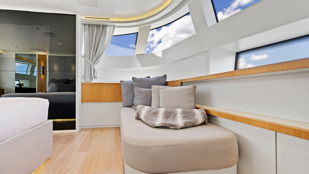2021 Sanlorenzo SD96 Guest Bed