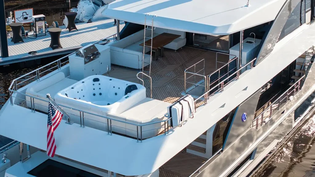 2025 Ocean Alexander 30R Sky Deck