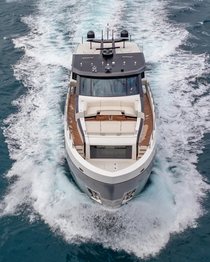 Ocean Alexander 28R cruising under power